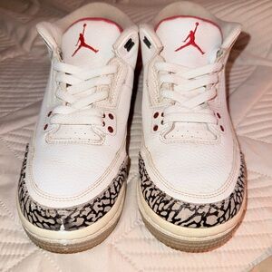 Air Jordan 3 Retro "Hall of Fame" (also known as the "Katrina" colorway).